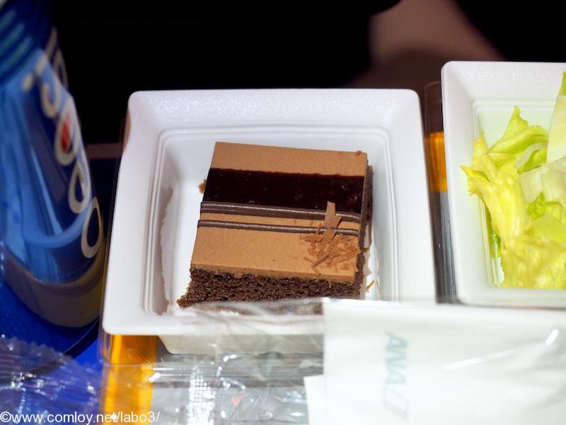 全日空 NH807 成田 - バンコク プレミアムエコノミークラス機内食 デザート チョコレート