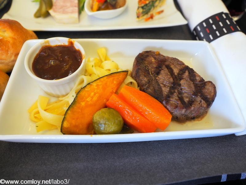 日本航空　JL97 羽田 – 台北（松山）ビジネスクラス機内食 牛フィレ肉のグリル　りヨネーズソース