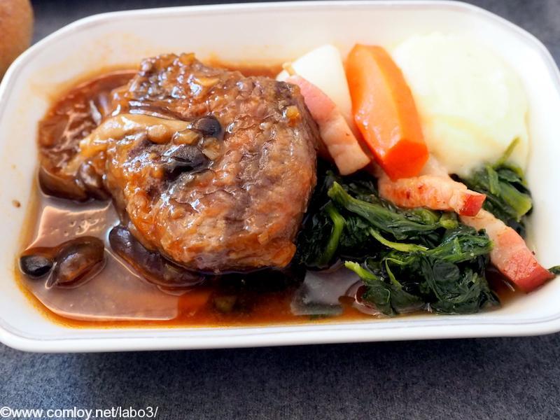 日本航空　JL29 羽田 – 香港 JAL SKY SUITEIIIビジネスクラス機内食 メインディッシュ 牛フィレ肉のグリル　マッシュルームソース