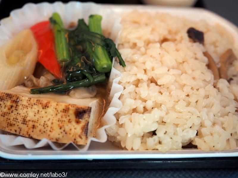 日本航空 JL92 金浦 - 羽田 ビジネスクラス機内食 牛すき焼き 平茸ご飯 味噌汁