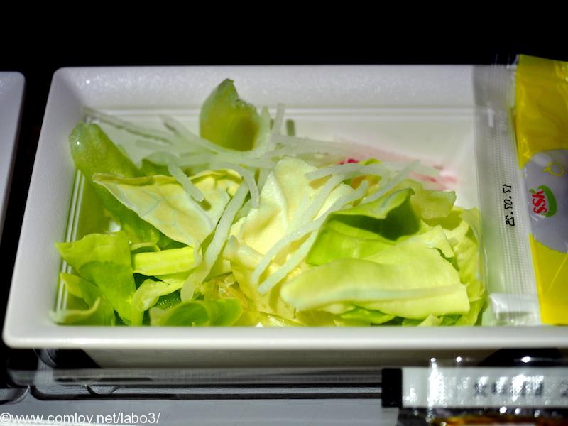 全日空 NH807 成田 - バンコク プレミアムエコノミークラス機内食 サラダ ミックスリーフ 和風柚子醤油ドレッシング