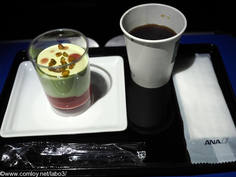 全日空 NH807 成田 - バンコク プレミアムエコノミークラス機内食 ビジネスクラスの余り物デザート