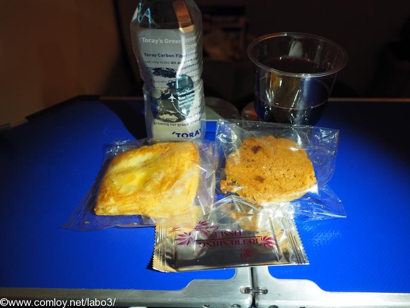 全日空 NH850 バンコク - 羽田 プレミアムエコノミークラス機内食 就寝前の軽食