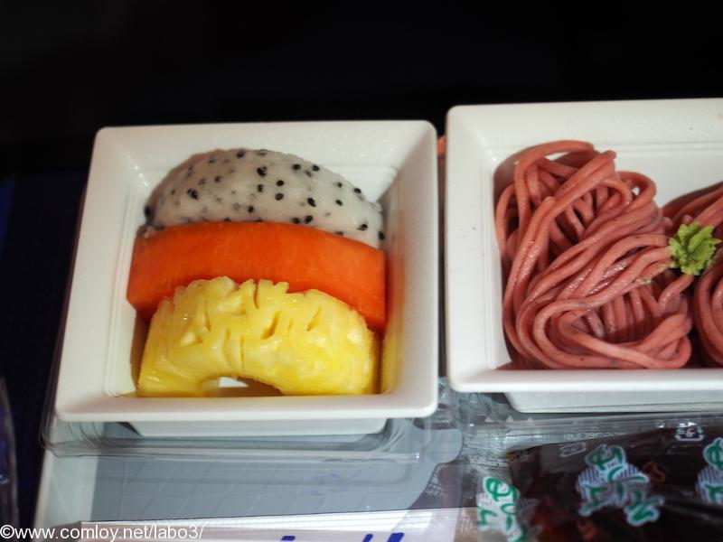 全日空 NH850 バンコク - 羽田 プレミアムエコノミークラス機内食 フレッシュフルーツ