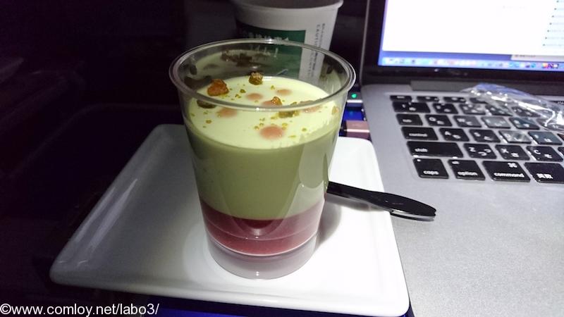 全日空　NH803 　成田 – シンガポール　プレミアムエコノミー　機内食 ビジネスクラスのデザート