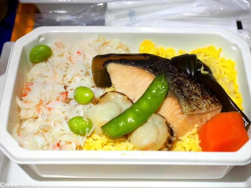 全日空　NH803 　成田 – シンガポール　プレミアムエコノミー　機内食 ずわい蟹と海の幸丼