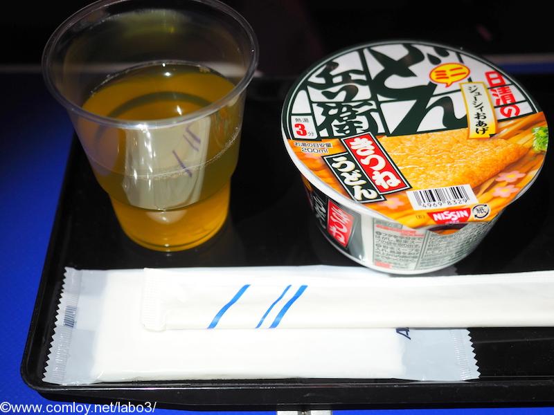 全日空　NH803 　成田 – シンガポール　プレミアムエコノミー　機内食 きつねどん兵衛ミニ