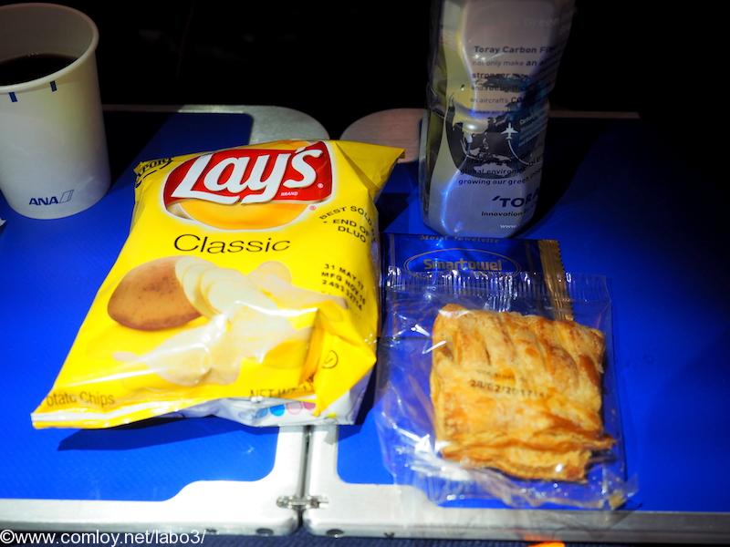 全日空 NH844 シンガポール – 羽田　プレミアムエコノミー 機内食 お休み前の軽食セットの中身