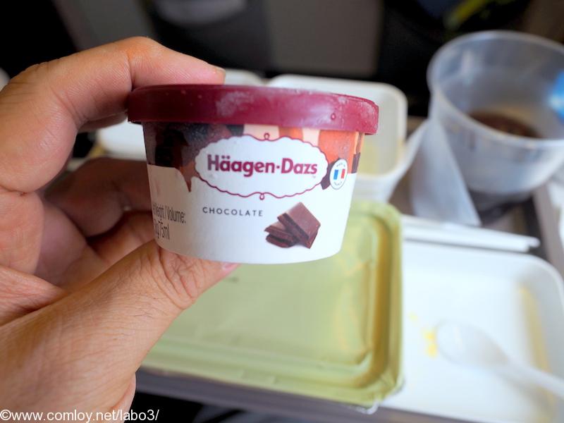 キャセイパシフィック CX766 ホーチミン - 香港 エコノミークラス 機内食 ハーゲンダッツのアイスクリーム