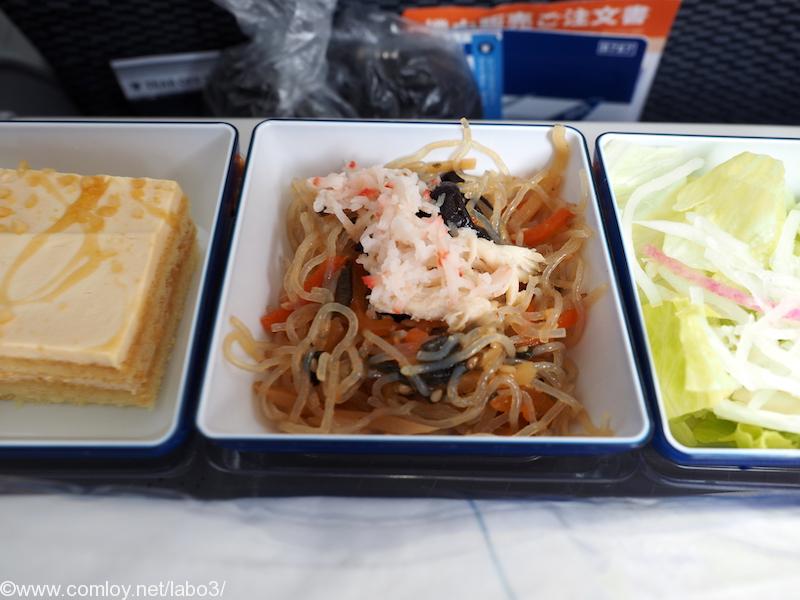 全日空 NH853 羽田 - 台北（松山） エコノミークラス 機内食 小鉢 春雨サラダ 蒸し鶏 カニカマフレーク