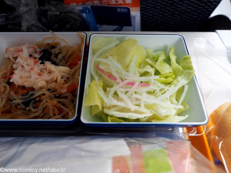 全日空 NH853 羽田 - 台北（松山） エコノミークラス 機内食 サラダ ミックスリーフ 和風ゆず醤油ドレッシング