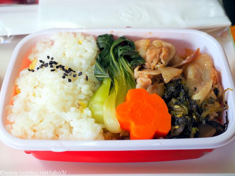 日本航空 JL26 香港 - 羽田 プレミアムエコノミークラス 機内食 メインディッシュ　牛肉ご飯