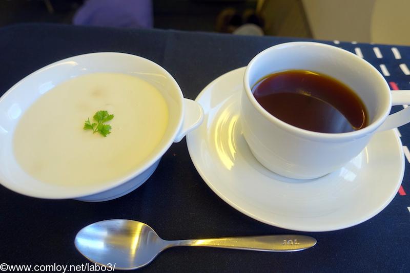 日本航空 JL31 羽田 ー バンコク ビジネスクラス機内食 デザート ミカフェートのアイスコーヒーゼリーとココナッツ風味のミルクムース