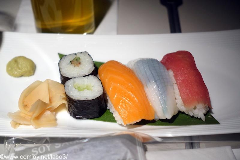 日本航空 JL34 バンコク ー 羽田 ビジネスクラス機内食 就寝前の軽食のお寿司