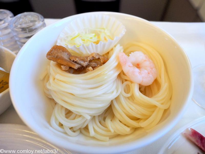 マレーシア航空 MH89 成田 ー クアラルンプール ビジネスクラス機内食 SOBA Udon noodles with traditional accompaniments