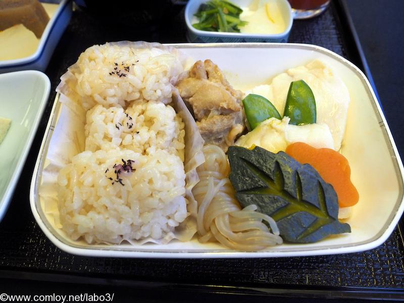 日本航空 JL98 台北（松山）ー羽田 ビジネスクラス機内食 台の物 　鱸（すずき）の塩麹煮　ご飯添え