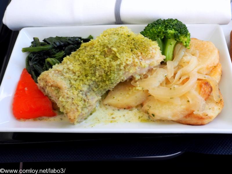 全日空 NH853 羽田 – 台北（松山）ビジネスクラス機内食 メインディッシュ 北海道産桜姫鶏もも肉のソテー バジルクリームソース
