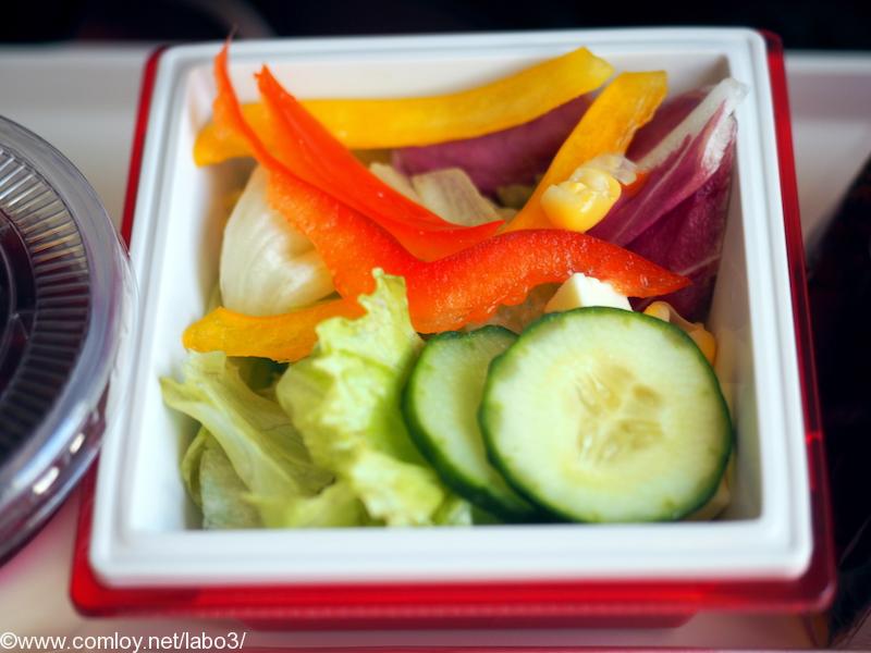 日本航空　JL96 台北（松山）ー羽田　エコノミークラス機内食 フレッシュサラダ