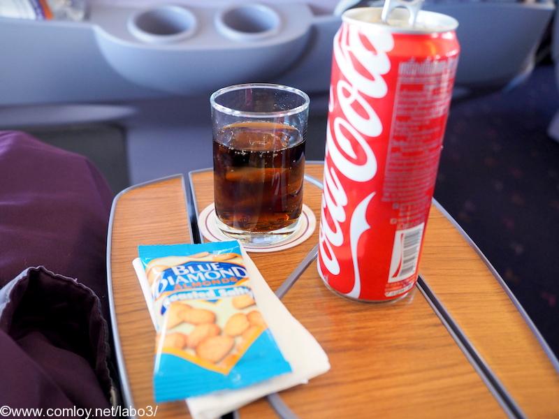 タイ国際航空 TG601 香港 ー バンコク ビジネスクラス機内食 食前の飲み物