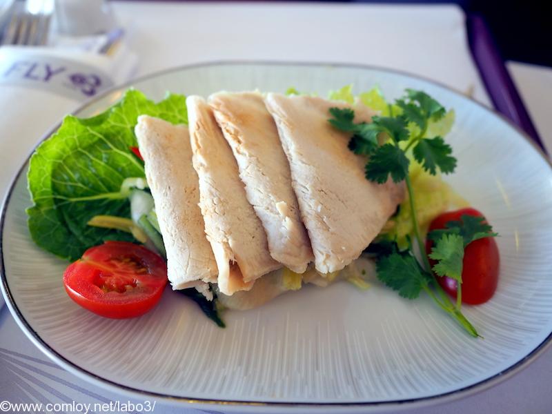 タイ国際航空 TG601 香港 ー バンコク ビジネスクラス機内食 First Course Simmered Pork Loin with Thai Marinated Sauce