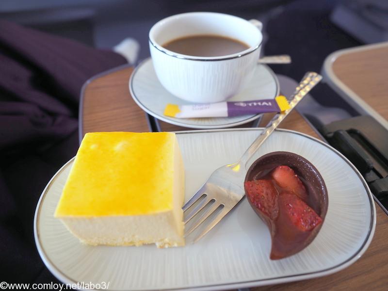 タイ国際航空 TG601 香港 ー バンコク ビジネスクラス機内食 Dessert Mango Mousse Cake