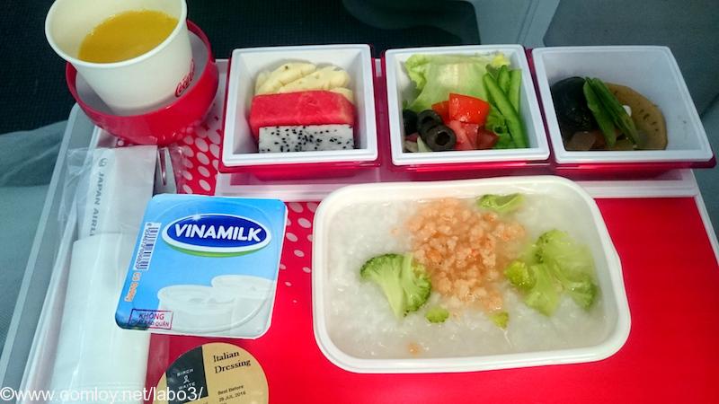 日本航空 JL70 ホーチミン ー 羽田 エコノミークラス機内食 全体