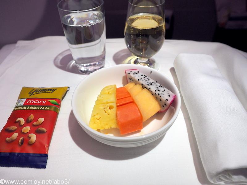 マレーシア航空 MH88 クアラルンプール - 成田 ビジネスクラス機内食　 おやすみ前の軽食　FRESH FRUITES