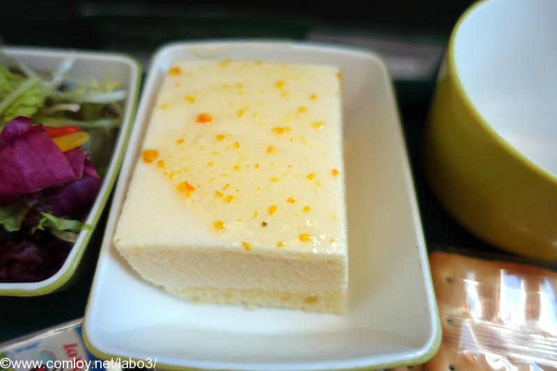 エチオピア航空 ET672 香港 - 成田 エコノミークラス機内食 レモン風味のケーキ