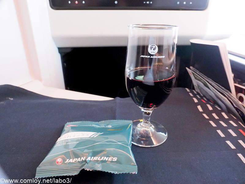 日本航空 JL31 羽田 - バンコク ビジネスクラス機内食 赤ワインで乾杯