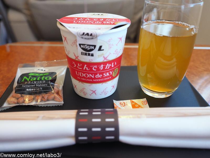 日本航空 JAL908 沖縄 - 羽田 国内線ファーストクラス機内食 うどんですかい