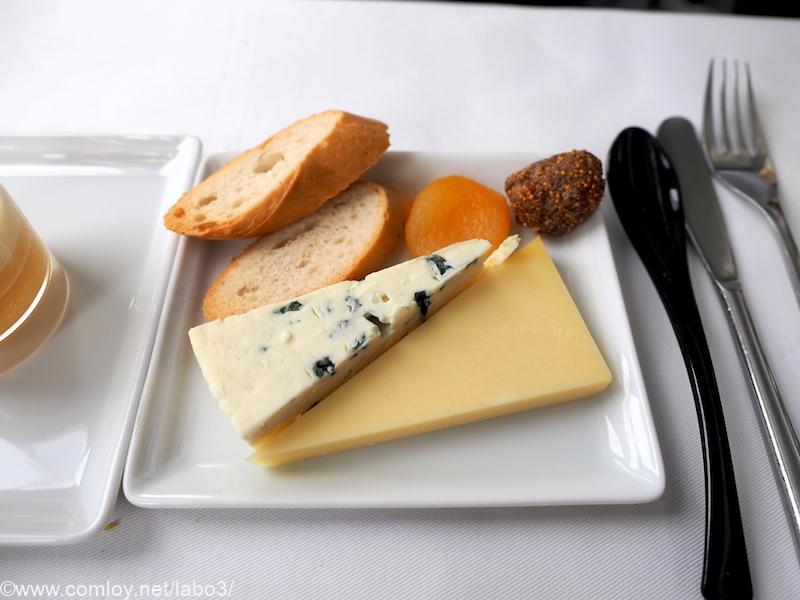 全日空 NH848 バンコク - 羽田 ビジネスクラス機内食 チーズプレート