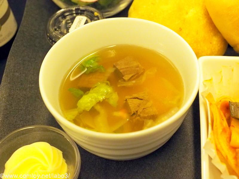 日本航空 JL99 羽田 - 台北（松山） ビジネスクラス機内食 和牛と白菜のコンソメスープ