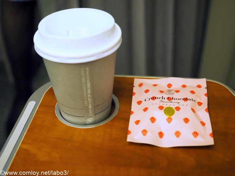全日空 ANA428 福岡 - 伊丹　プレミアムクラス機内食 コーヒーとお茶菓子