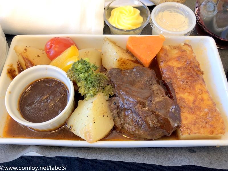 日本航空 JL814 台北（桃園） - 関西 ビジネスクラス機内食 メインディッシュ 牛フィレステーキ　マディラソース