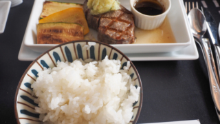 日本航空 JL31 羽田 - バンコク ビジネスクラス 機内食 メインディッシュ