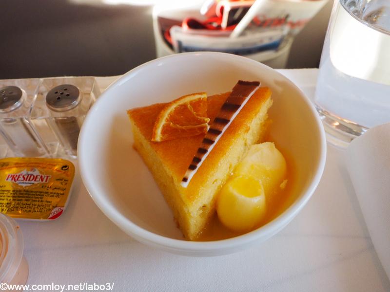 マレーシア航空 MH780 クアラルンプール - バンコクビジネスクラス機内食 Dessert Orange Drizzle Cake