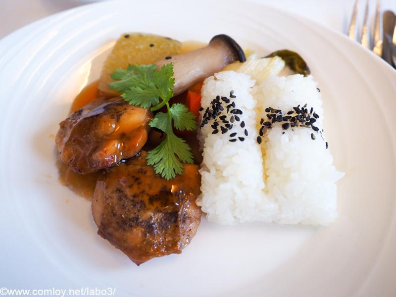 マレーシア航空 MH89 成田 - クアラルンプール ビジネスクラス　機内食 Sansho Pepper Grilled Chicken(Chef on Call) With steamed rice and Japanese-style vegetables.