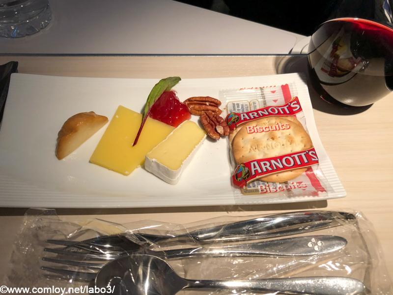 日本航空 JL31 羽田 - バンコクビジネスクラス 機内食 チーズプレート