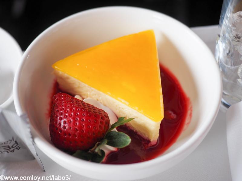 マレーシア航空 MH723 クアラルンプール - ジャカルタ ビジネスクラス機内食 Desserts Raspberry sauce