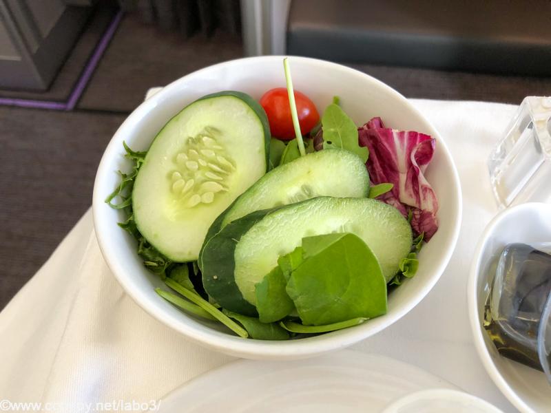 マレーシア航空 MH70 クアラルンプール - 成田 ビジネスクラス機内食 Garden Salad Tofu mayonnaise