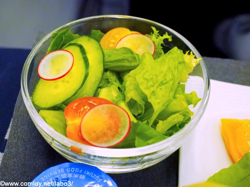 日本航空 JL99 羽田 - 台北(松山） 機内食 ミニトマトとラディッシュのサラダ サウザンアイランドドレッシング