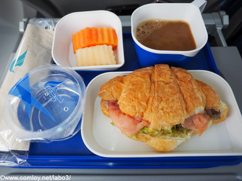 バンコクエアウエイズ PG212 スコータイ - バンコク機内食