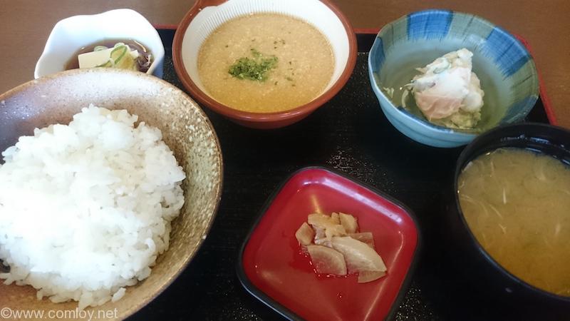 とろろごはん