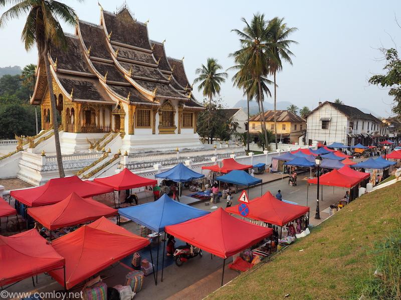 入口近くにあるRoyal Temple Haw Pha Bang(王宮博物館)