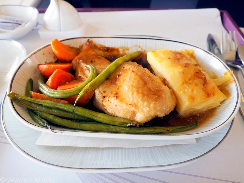 タイ航空 TG601 香港(HKG) - バンコク(BKK) ビジネスクラス機内食 Main Course Roast Chicken Breast with Grainy Mustard Sauce Gratin Dauphinois Roasted Carrot with Black Pepper, Broccoli