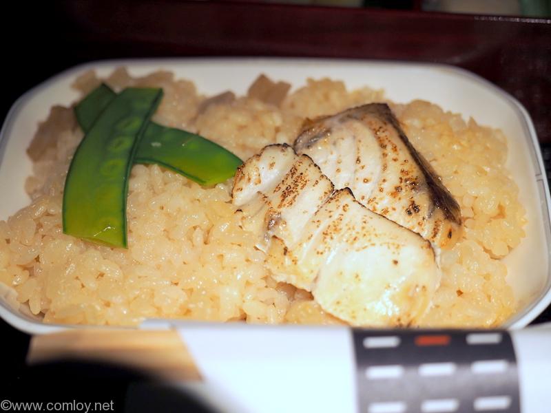 日本航空 JL34 バンコク-羽田 ビジネスクラス機内食 台の物 白身魚の炊き込みご飯