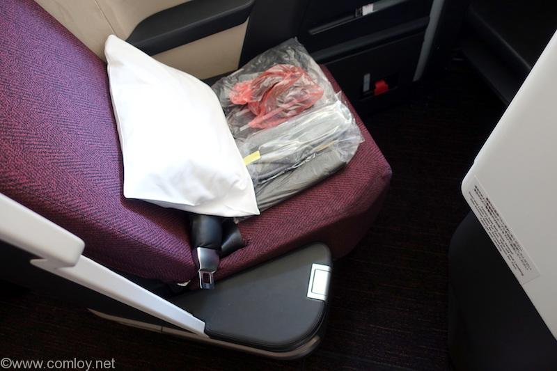 日本航空 JL29 羽田 - 香港 JAL SKY SUITEIIIビジネスクラスシート