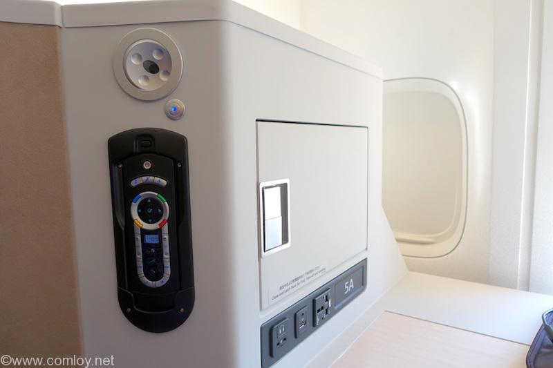 日本航空 JL29 羽田 - 香港 JAL SKY SUITEIIIビジネスクラスシート