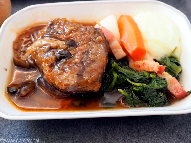 日本航空 JL29 羽田 - 香港 JAL SKY SUITEIIIビジネスクラス機内食 メインディッシュ 牛フィレ肉のグリル マッシュルームソース