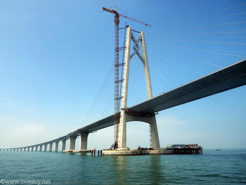 建設中の港珠澳大橋